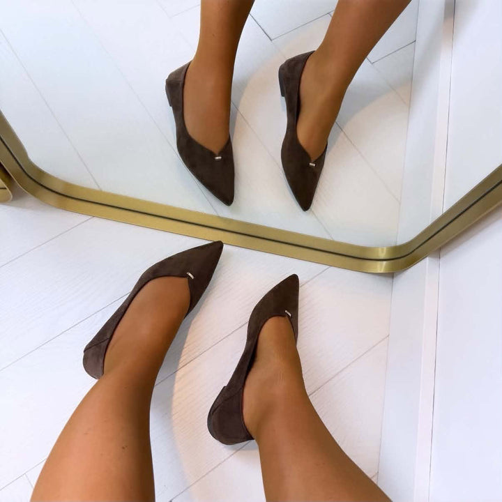 Servane | Ballerines Pointues à Détail Doré - Café
