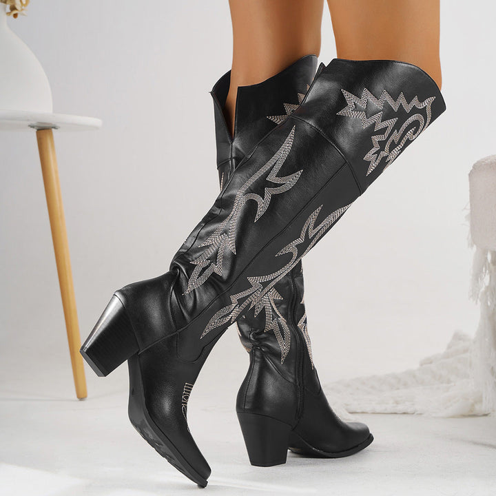 Joséphine bottes cuissardes style santiag Léonie Varenne vue 2