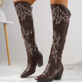Joséphine bottes cuissardes style santiag Léonie Varenne vue 5