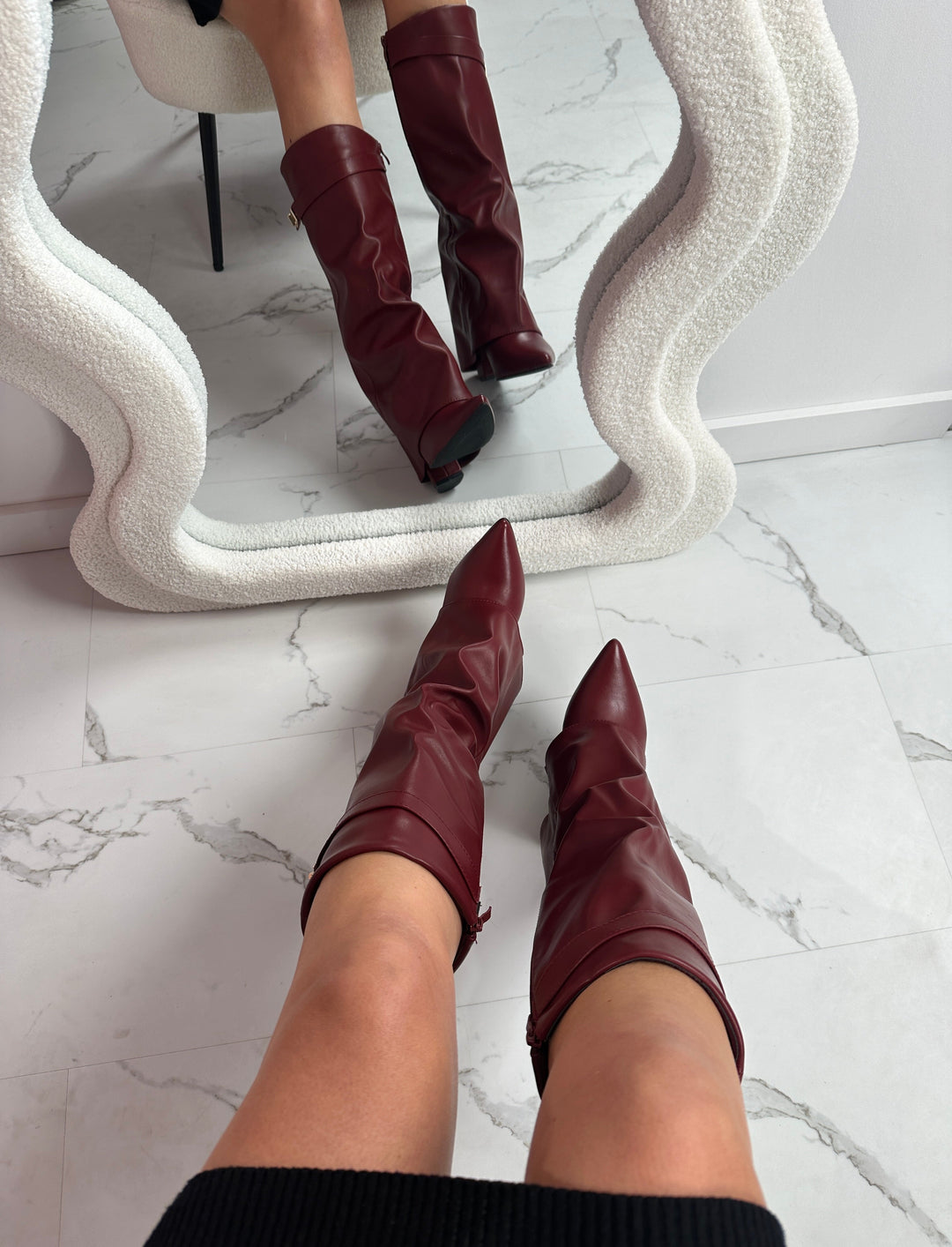 Éloïse bottes hautes en cuir bordeaux à boucle Léonie Varenne vue 3