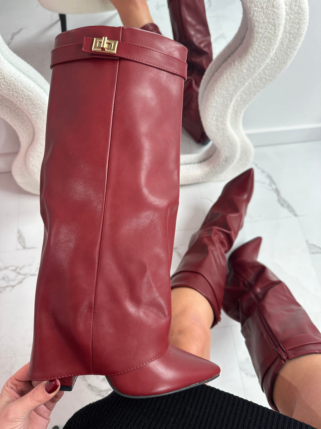Éloïse bottes hautes en cuir bordeaux à boucle Léonie Varenne vue 5