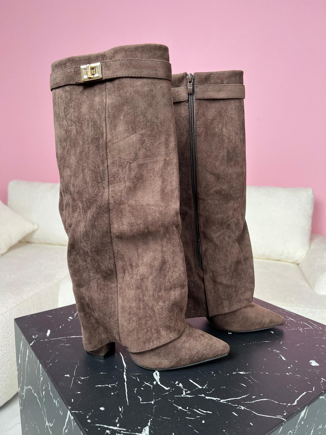 Camille bottes hautes en suédine à boucle Léonie Varenne vue 1