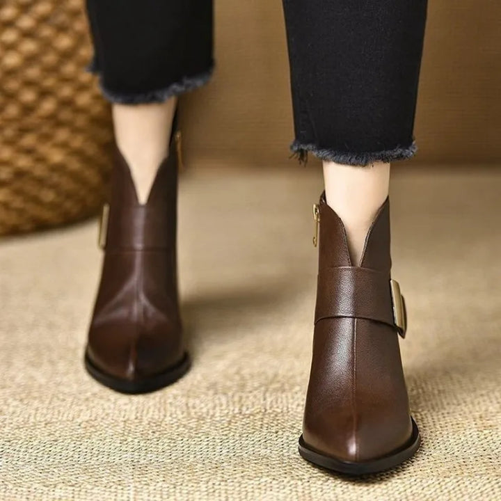 Bérénice | Bottines Pointues à Boucle Dorée - Marron
