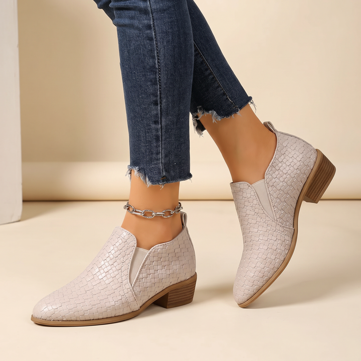 Églantine | Bottines Tressées à Talon Bloc — Beige portée